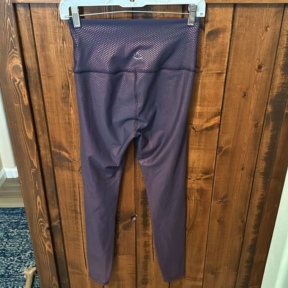 Beyond Yoga High waisted Midi Legging, Navy/Red Metallic, Size M - Picture 2 of 11